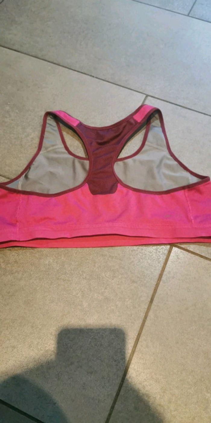 Brassière Nike fushia - photo numéro 3