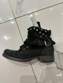 Bottines noires cloutées