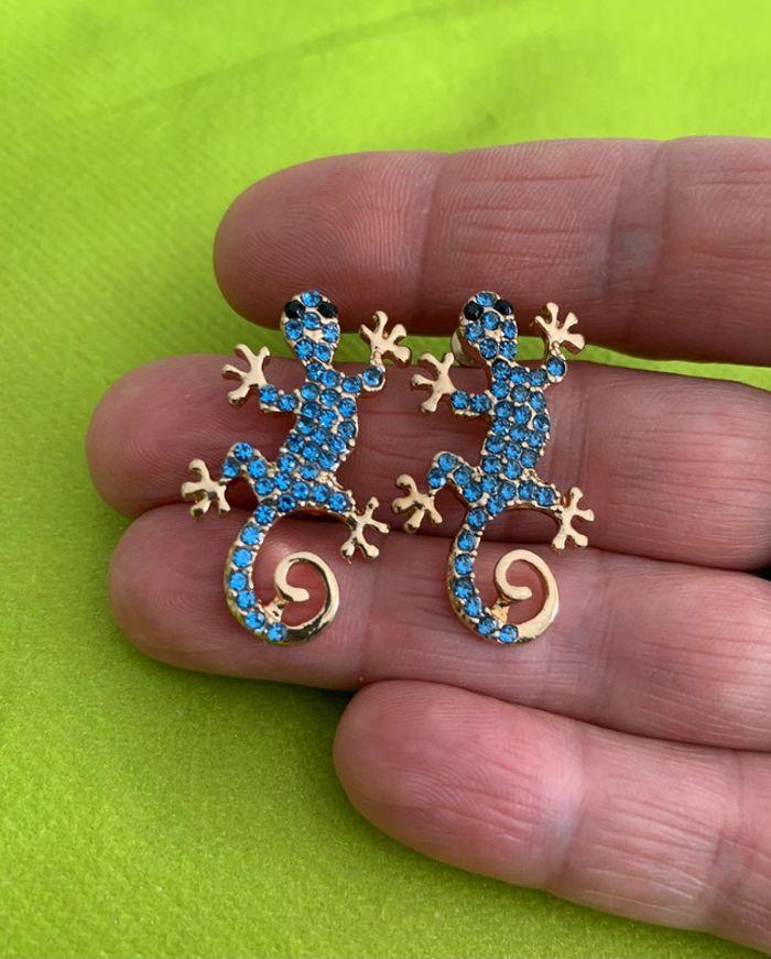 Magnifiques boucles d’oreilles à clous salamandre bleue et dorée en alliage de zinc - photo numéro 1