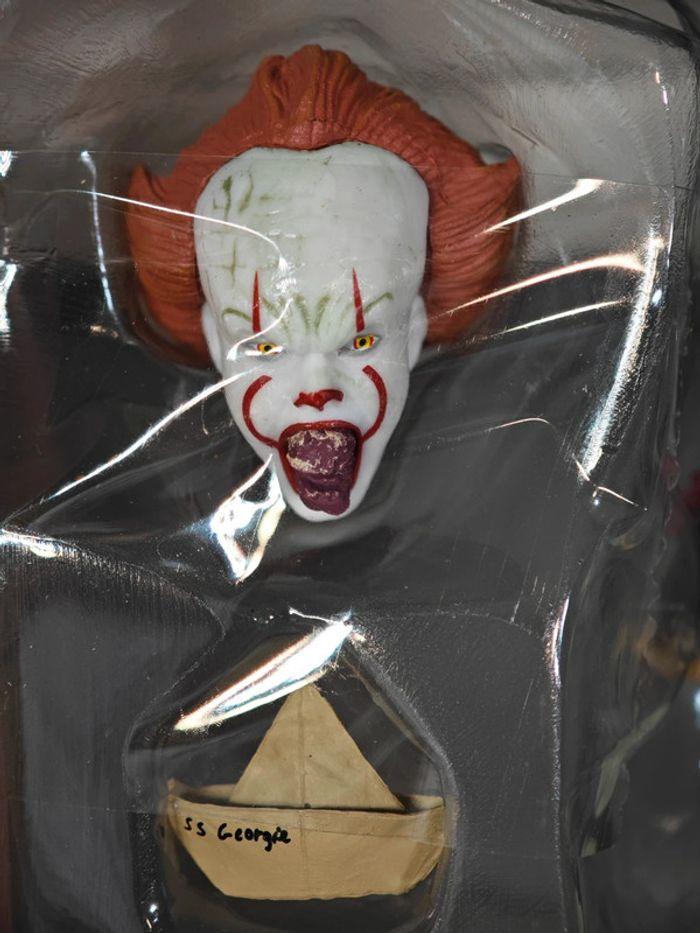 Figurine IT / Ça : Pennywise/ Gripsou 19cm neuve avec boîte - photo numéro 12