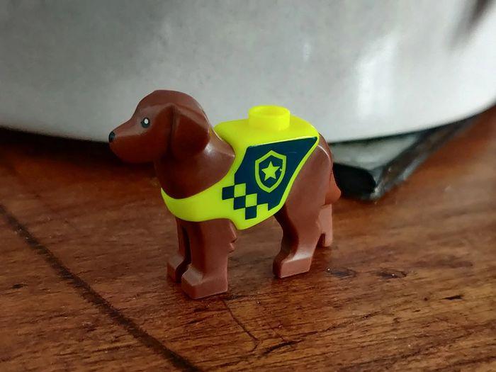 Lego chien labrador policier - vrai Lego - photo numéro 1