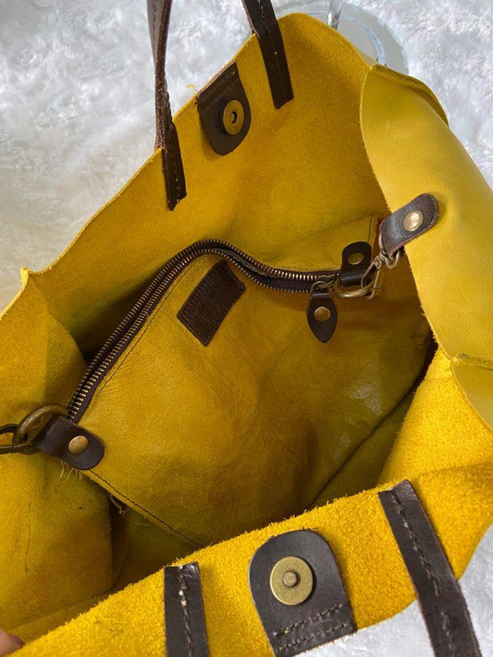 Cabas en cuir + mini sac bandoulière jaune - photo numéro 7