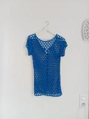 T-shirt filet, crochet bleu électrique