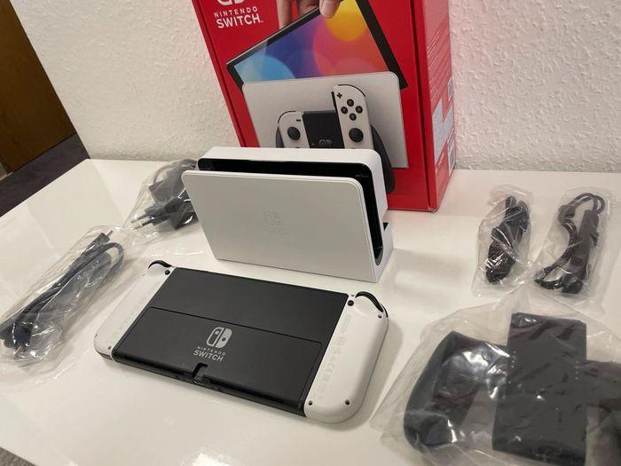 Nintendo Switch Oled Édition + 3 Jeux Switch/ Neuf + Accessoires - photo numéro 6