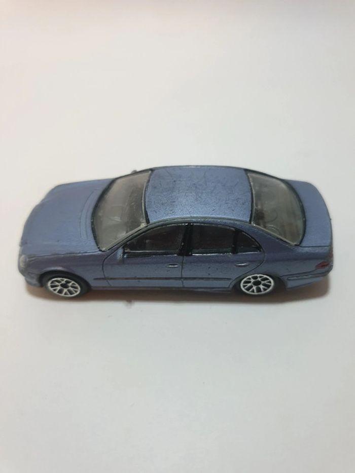 RealToy Mercedes Benz Classe E 55 AMG Bleu Argent - 1/61 - photo numéro 12