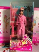 Barbie blonde en  tailleur rose