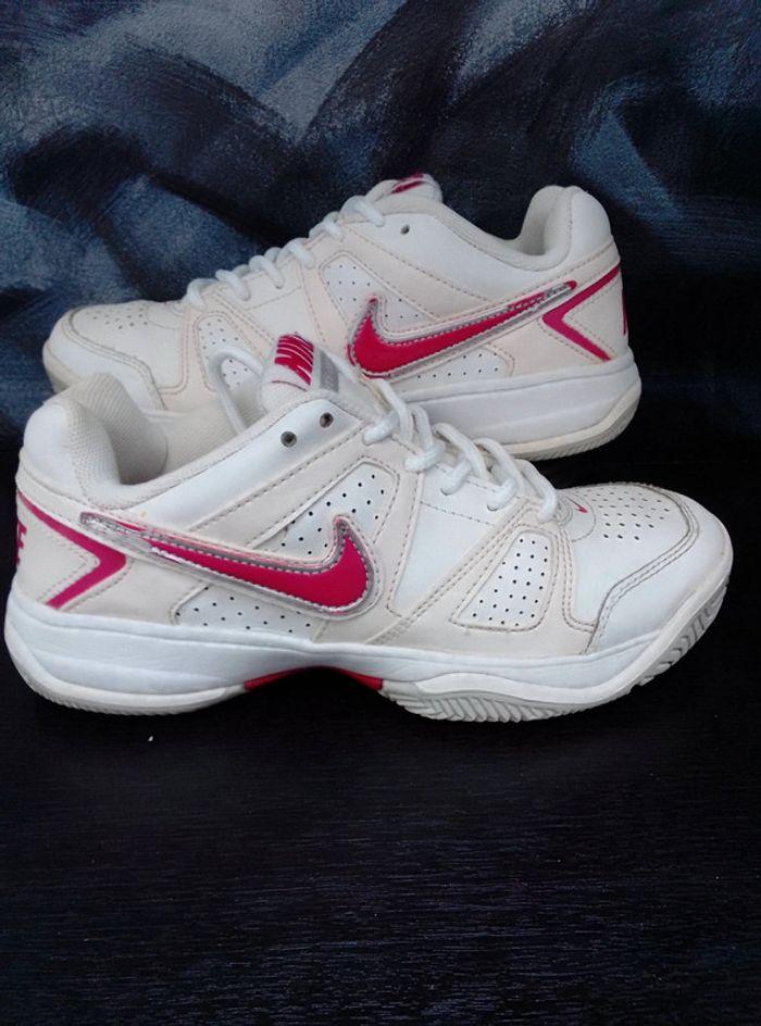 Basket Nike femme pointure 36 - photo numéro 1