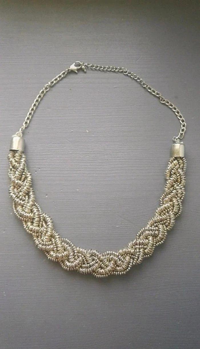 Collier ras de cou