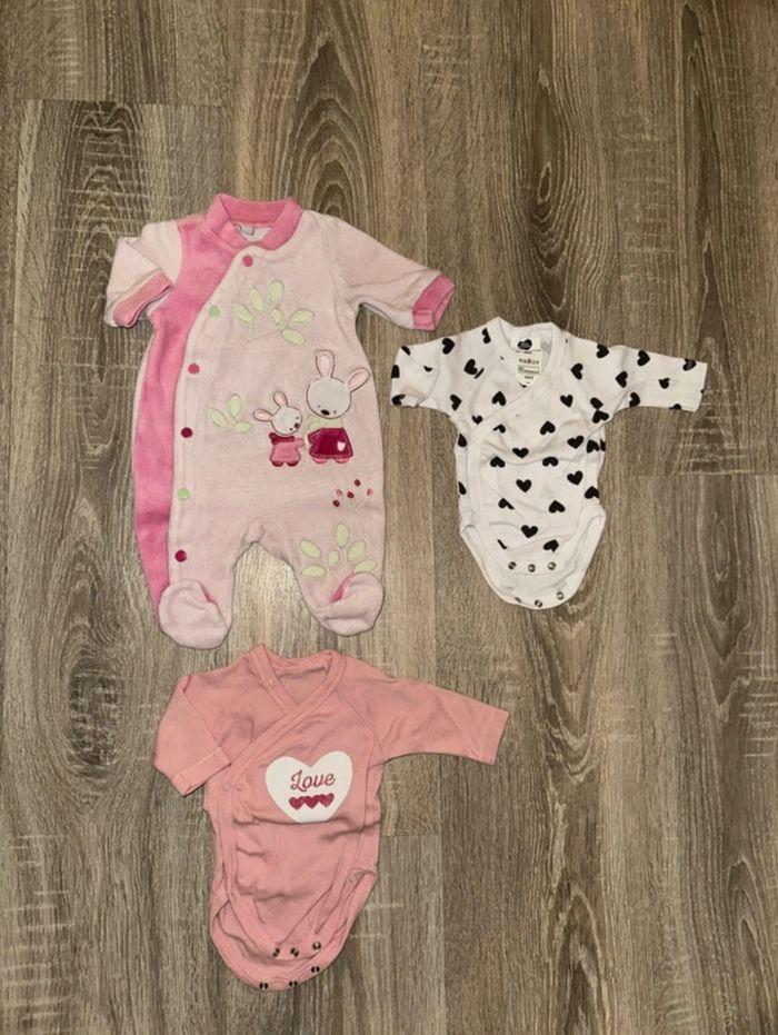 Lot naissance fille pyjamas + bodys cache coeur - photo numéro 2