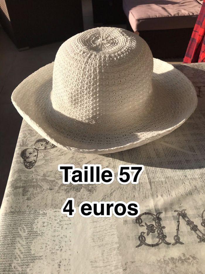 Chapeau bon état taille 57 blanc