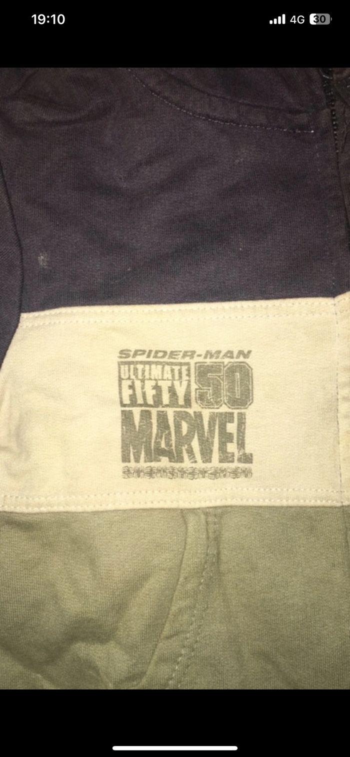 Sweat Marvel enfant 2/3 ans a zip très bon état - photo numéro 3