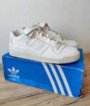 Basket adidas forum low blanches pointure 44 neuves avec boîte d'origine