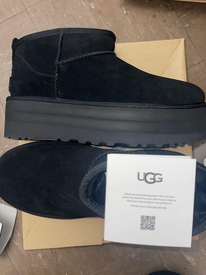 Ugg paire de bottes - photo numéro 1