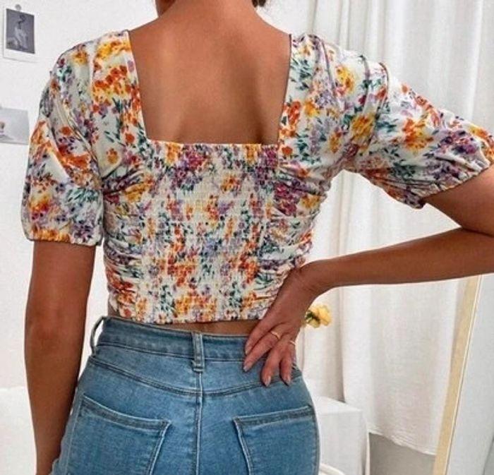 Blouse H&M avec drapé et motifs fleuris, taille M - photo numéro 2