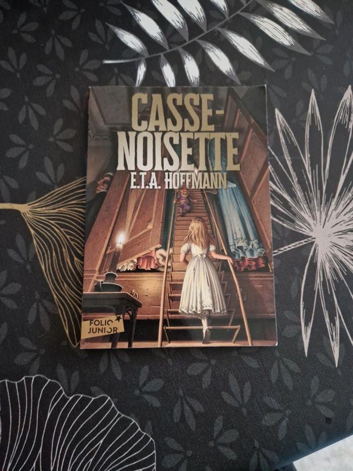 Livre casse noisette - photo numéro 1