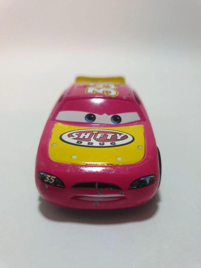 Mattel Voiture Cars Disney/Pixar Kevin racingtire Shifty Drug n°35 Rose/Jaune - 1/55 - photo numéro 2