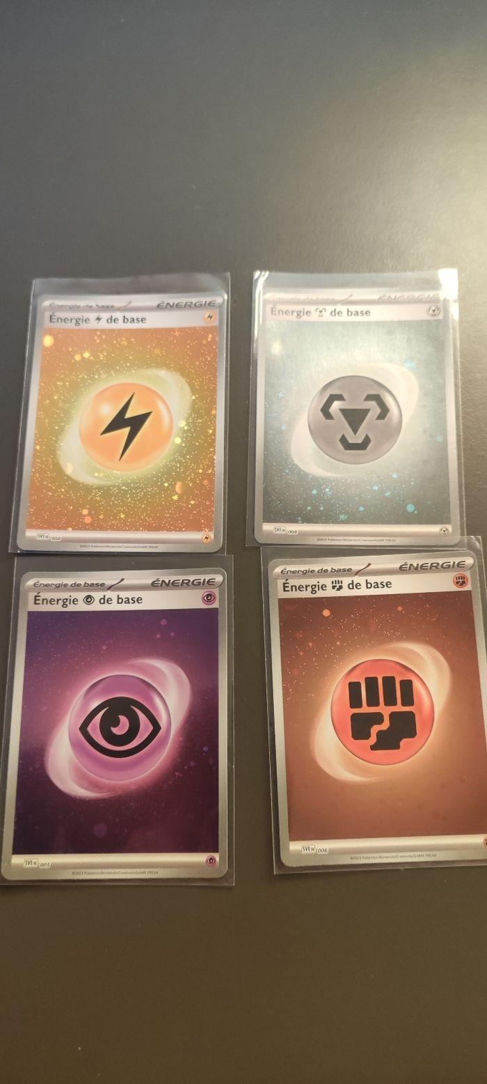 Lot 4 Carte Energie Pokémon série écarlate et violet Mew 151 sous sleeves