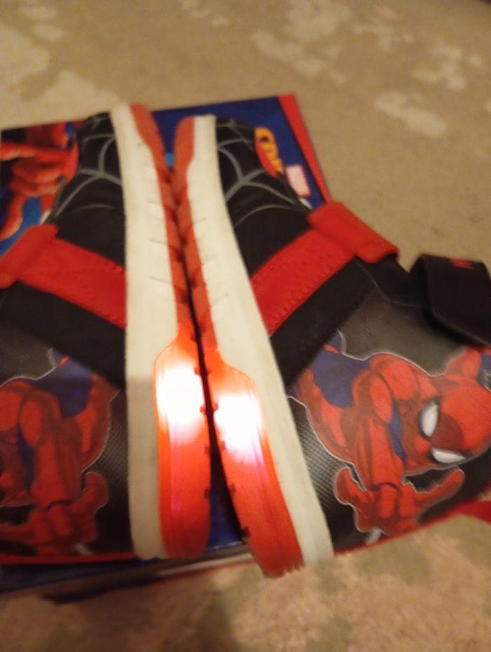 Vend chaussures spiderman - photo numéro 4