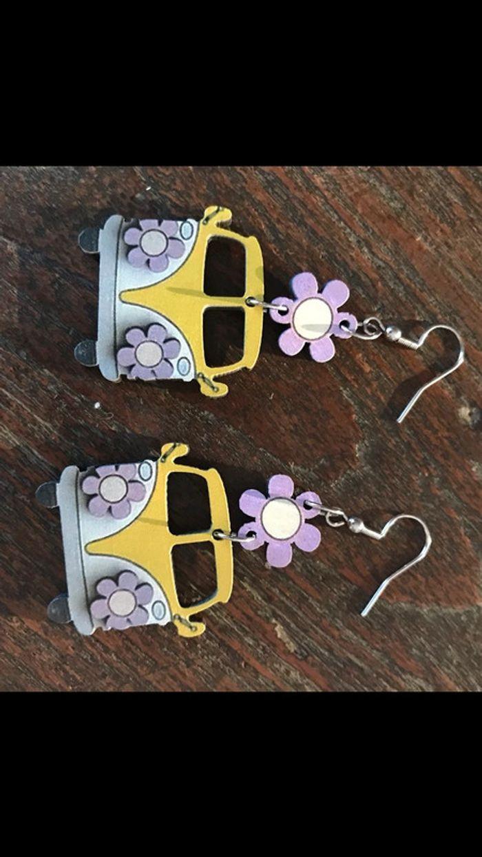 Magnifique paire de boucles d’oreilles bus avec fleurs - photo numéro 7