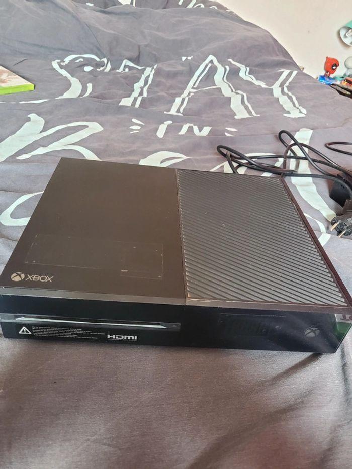 X box one +4jeux et 2 manettes avec câble hdmi et câble alimentation - photo numéro 5