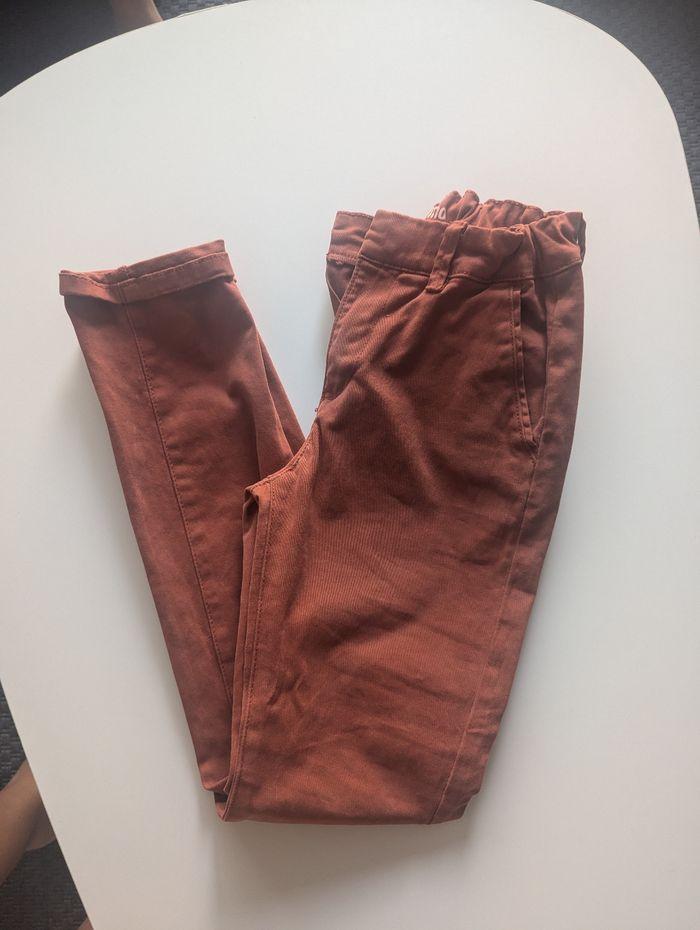 Pantalon Chino couleur rouille 10 ans parfait état - photo numéro 1