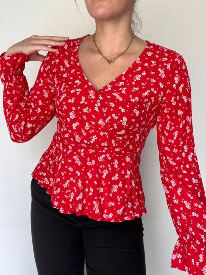 Blouse fleurie en cache cœur - photo numéro 1