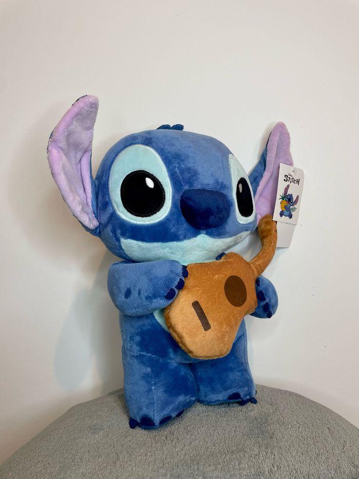 Peluche Disney Stitch avec ça guitare - photo numéro 3