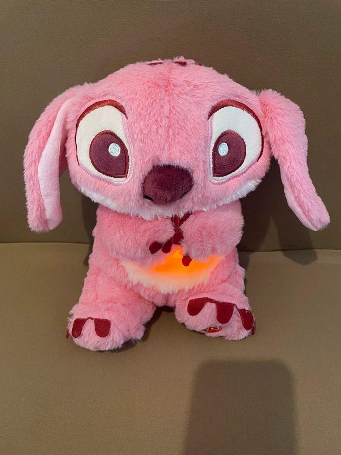 Peluche lumineuse Disney Stitch Angel qui respire 🩷 - photo numéro 8