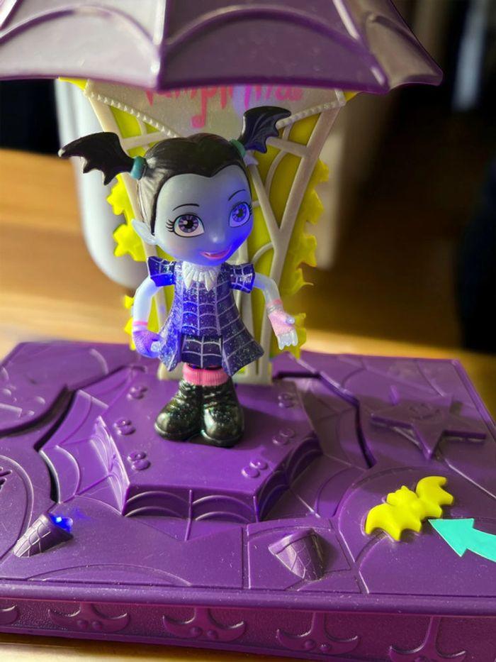 Disney 2018 - Vampirina Flair Rock N' Jam Touring Van, 29 cm x 17.8 cm x 13 cm - photo numéro 8