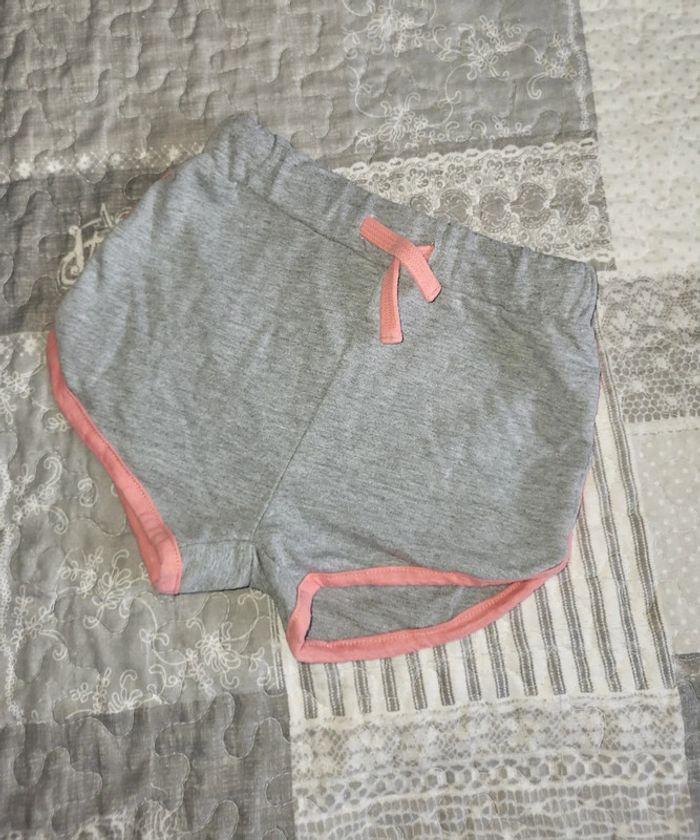 Short gris taille 4 ans - photo numéro 1