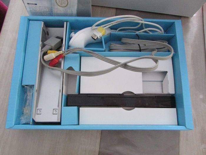 Pack Console Nintendo Wii blanche avec Jeu Wii Sports Resort - photo numéro 2