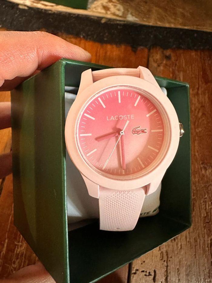 NEUF Montre Lacoste rose poudré femme fille bracelet coffret cadeau - photo numéro 1