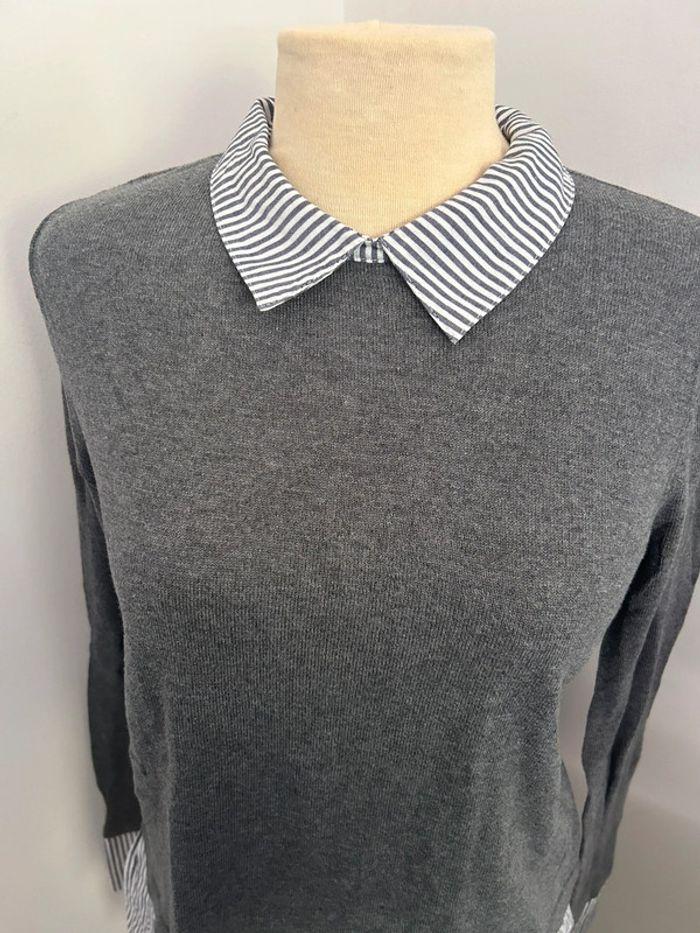 Pull gris avec sous-chemise à rayures long - photo numéro 3