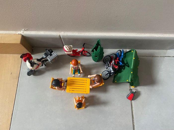 Playmobil motard et campeurs en vélos - photo numéro 1