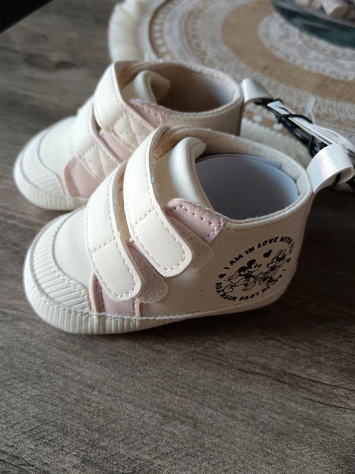 🙋🏼‍♀️Chaussures baby Disney neuve Kiabi 3/6 mois - photo numéro 1