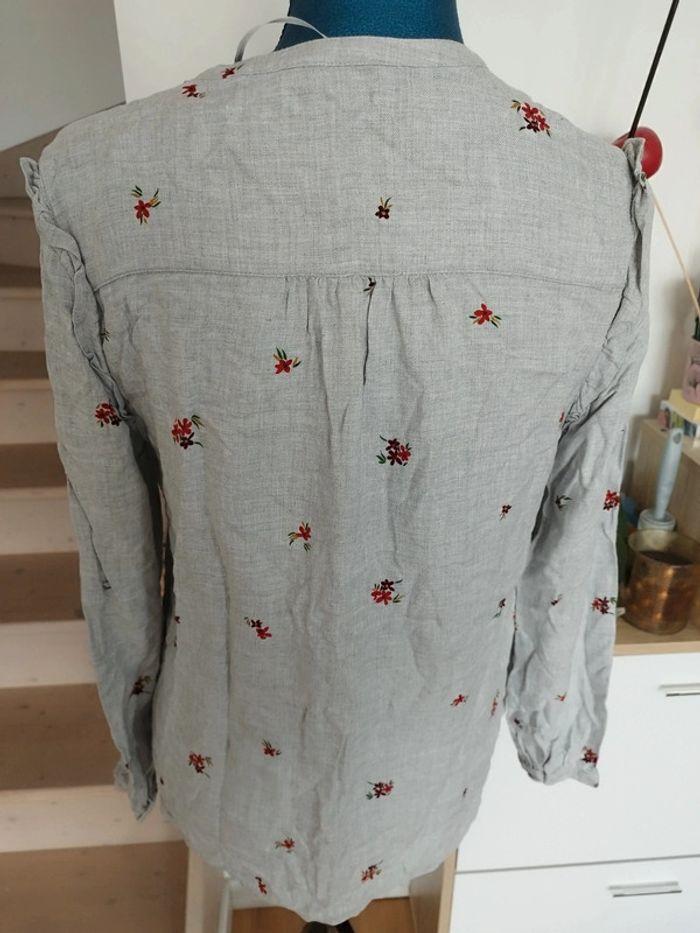 Superbe blouse manches longues grise Camaïeu avec fleurs rouges - photo numéro 3