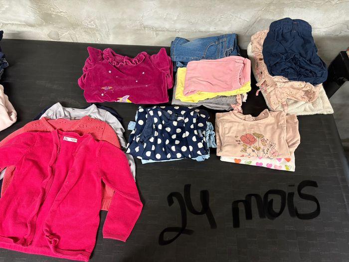 Lot de vêtements fille 24 mois