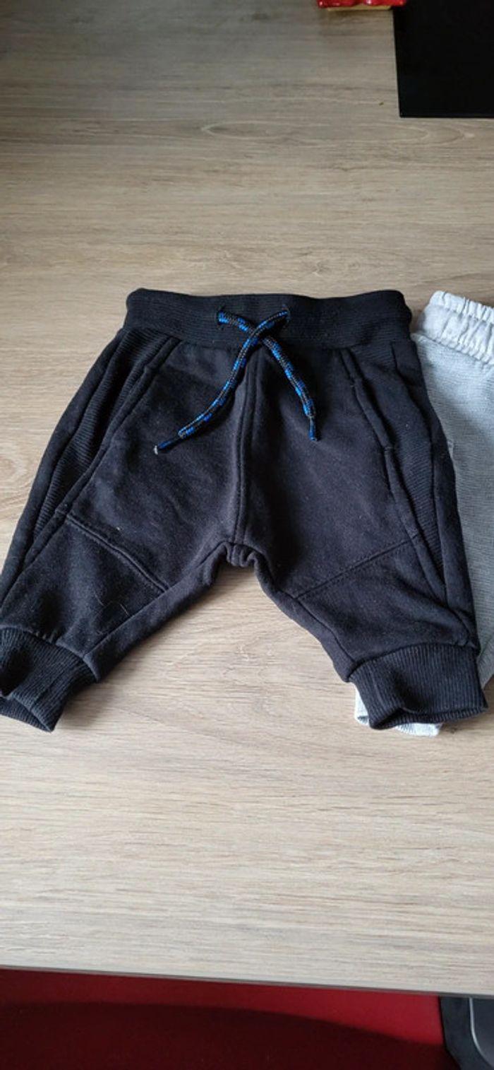 2 joggings taille 3 mois - photo numéro 3