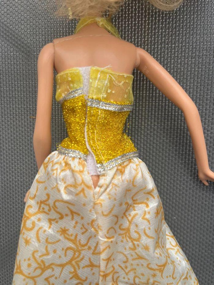 Barbie avec ses accessoires - photo numéro 5