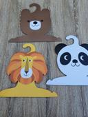 Lot de 3 cintres jungle en cartons comme neuf