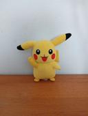 Peluche pikachu tomy