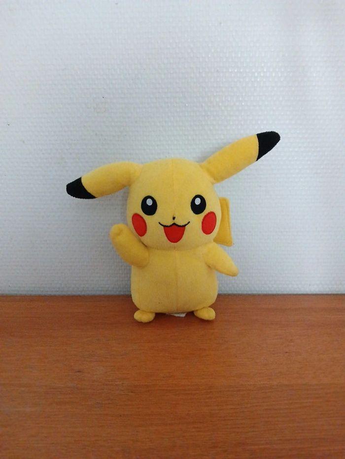 Peluche pikachu tomy - photo numéro 1