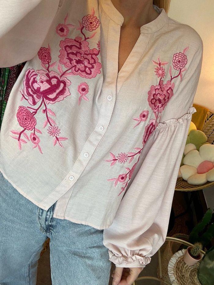 Blouse/chemise bohème May rose tendre avec broderies fleurs, taille S/M - photo numéro 2