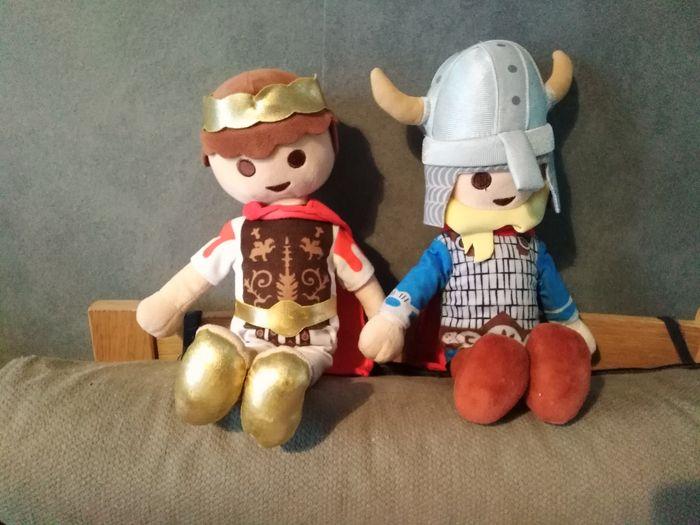 Lot 2 peluches, doudous marque Playmobil, chevalier, prince, idée cadeau de Noël - photo numéro 1