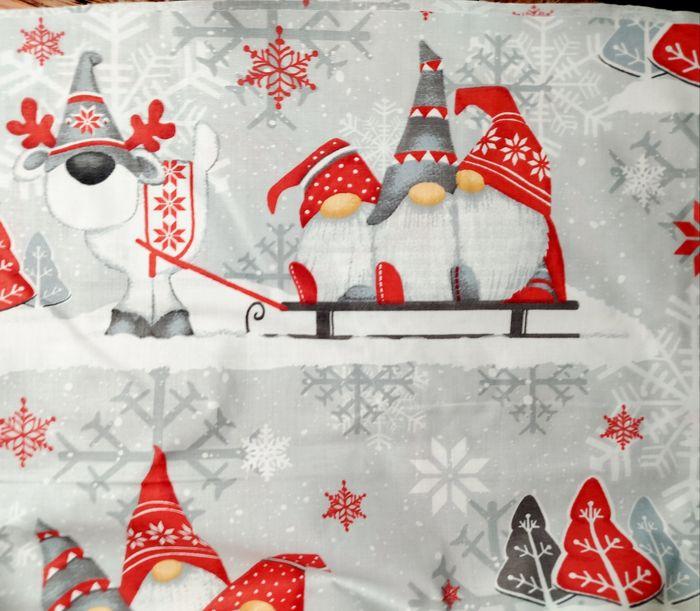 Tissu Coton de Noël Gnomes Gris Rouge - photo numéro 3