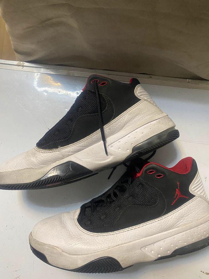 Basket air Jordan . Taille 42,5. - photo numéro 1