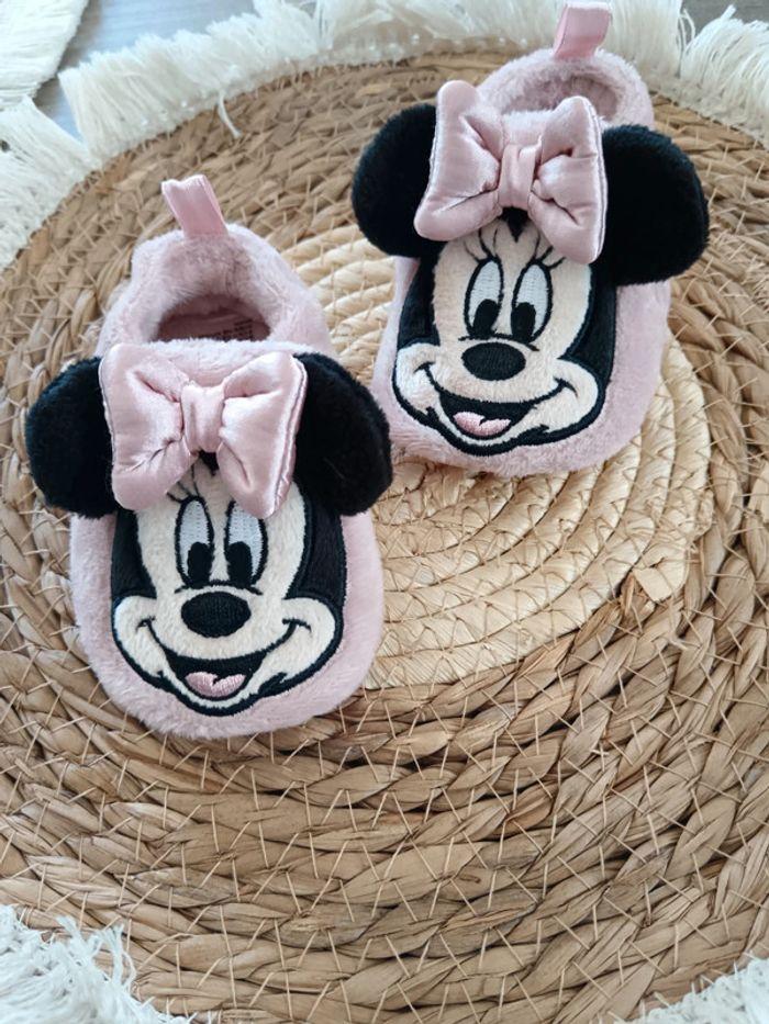 🙋🏼‍♀️chaussons Mini Disney neuve taille 14/15 - photo numéro 1