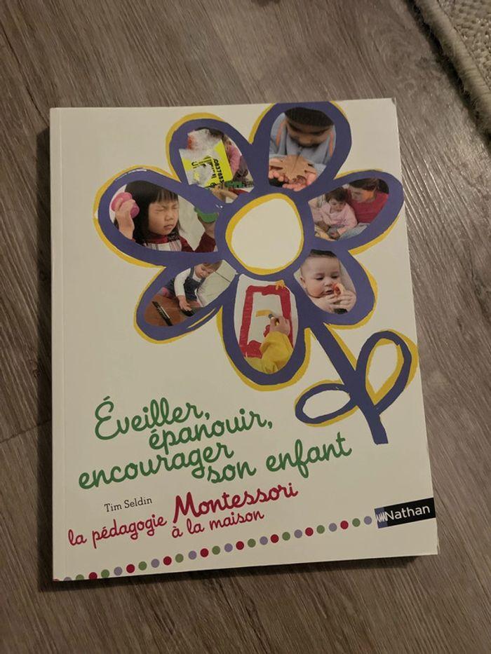 Livre éveiller épanouie encourager montessori - photo numéro 1