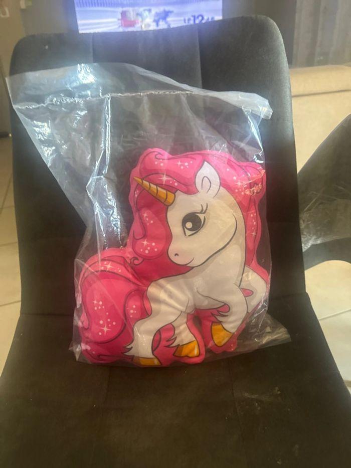 Coussin. Licorne. - photo numéro 2