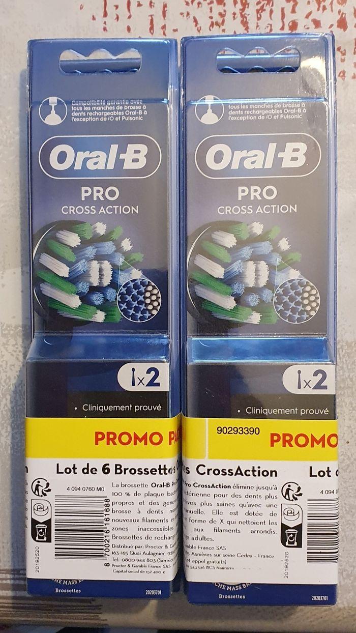 4  paquets de brossettes Oral B - photo numéro 2